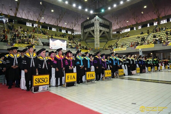 10 Wisudawan UI yang Raih IPK Sempurna, Paling Banyak dari Fakultas Ini Lho!