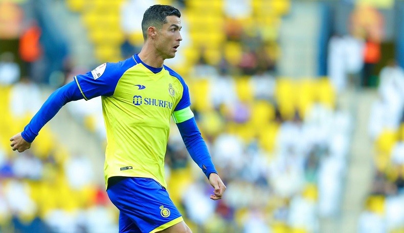 Frustrasi Gagal Cetak Gol, Cristiano Ronaldo Dapat Kartu Kuning Usai Tendang Bola ke Udara