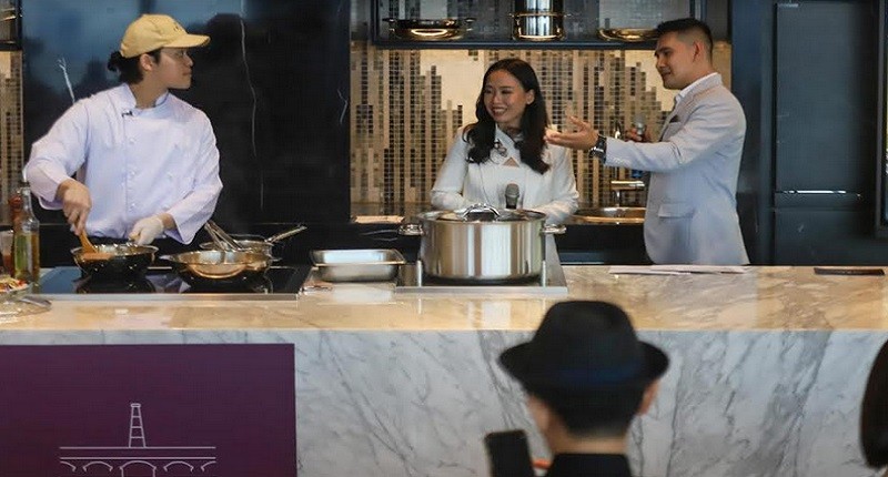 Demo Masak di HighTea With HighEnd, Chef Arsyan Takjub dengan Kualitas Panci Cristel