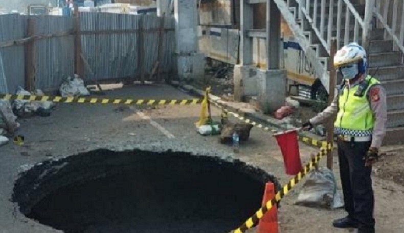 Jalan Ambles, Pemprov DKI Akan Sanksi Vendor Proyek Galian jika Kerja Asal-Asalan