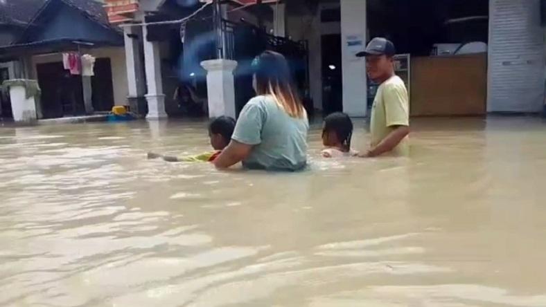 Banjir Gresik Meluas, 10 Desa Terendam Luapan Air Kali Lamong