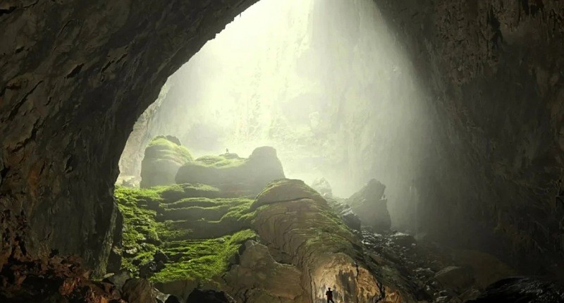 Mengintip Gua Paling Menakjubkan di Dunia, Ada Air Terjunnya dan Kristal di Dinding 