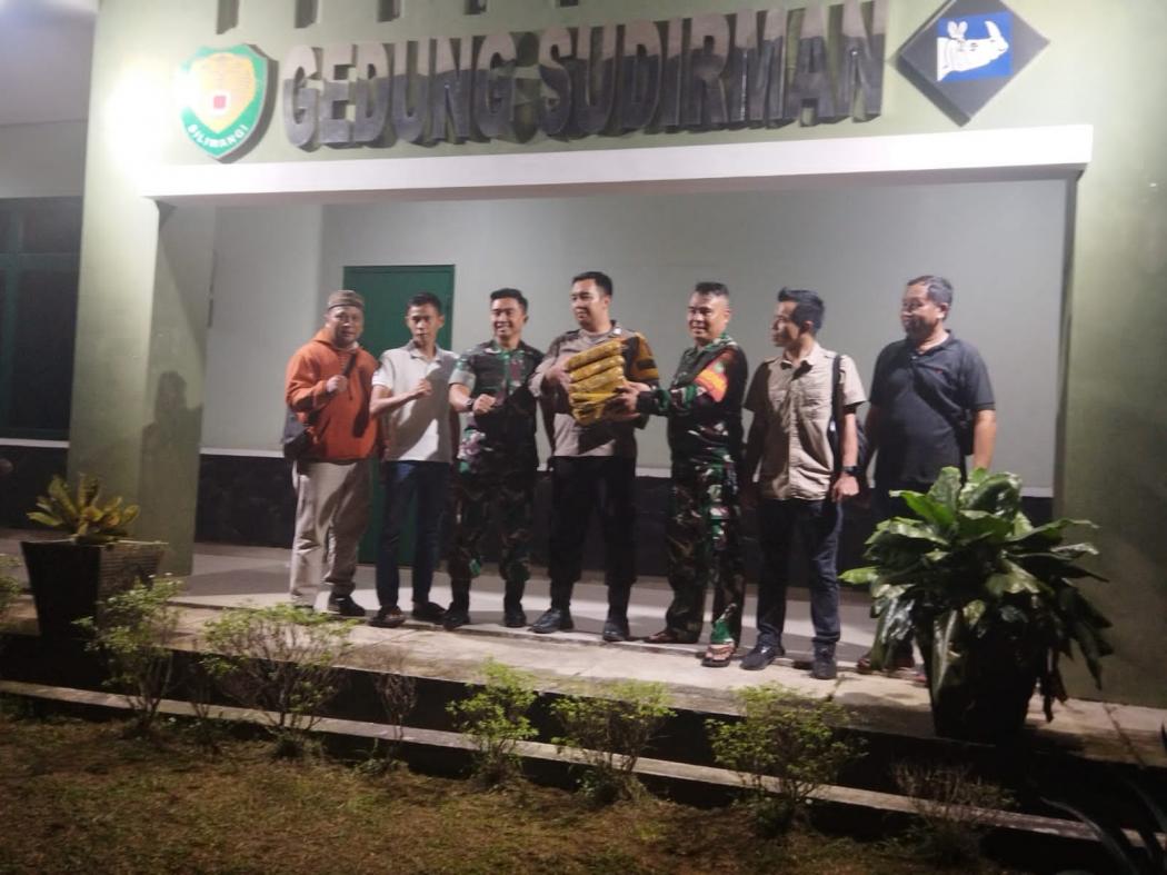 Anggota TNI Bekuk Kurir Ganja 3 Kilogram di Cibinong Bogor