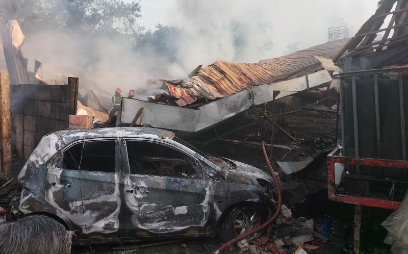 Kebakaran Hanguskan Gudang dan 2 Rumah di Bekasi, Mobil-Motor hingga Uang Ratusan Juta Ludes