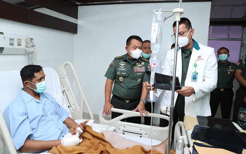 Datangi RSPAD, KSAD Dudung Jenguk Dandim Yahukimo yang Ditembak KKB Papua