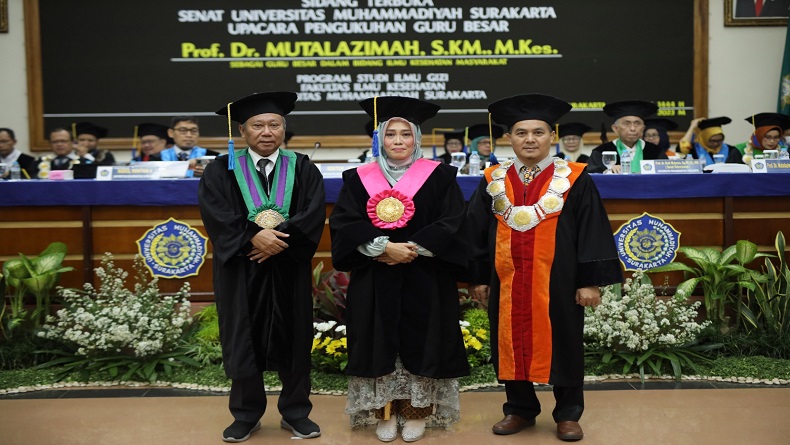 Pengukuhan Prof Mutalazimah Jadi Guru Besar, Ini Pesan Rektor UMS