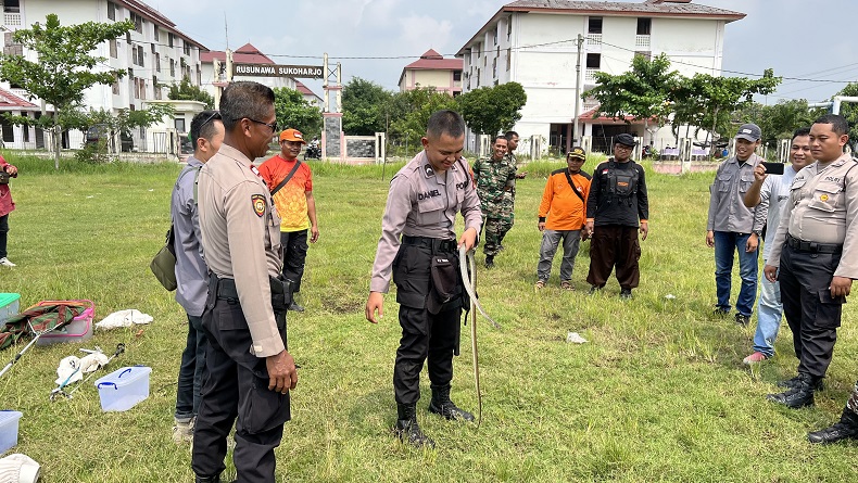 Anggota Kodim dan Polres Sukoharjo Dilatih Tangani Ular Liar