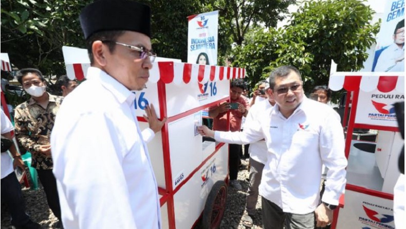 Bagikan Gerobak Perindo QR Code di NTB, HT: Modern, UMKM Naik Kelas Gunakan Teknologi Digital