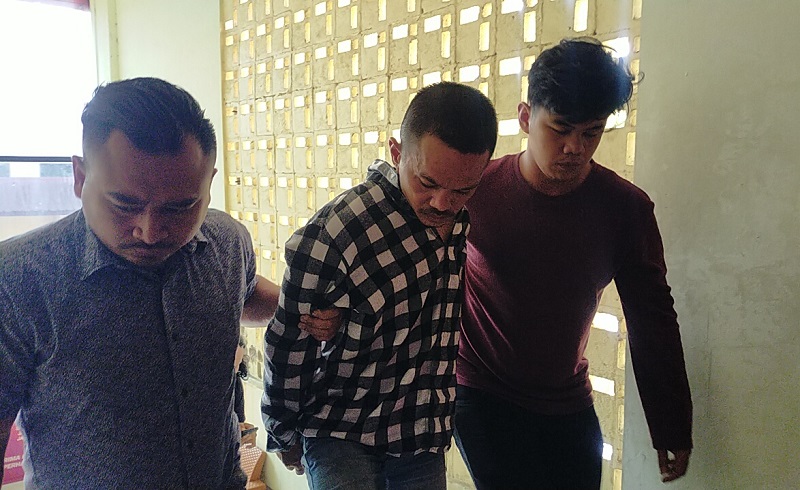 Ini Tampang Pelaku Mutilasi Mayat Pria Dalam Koper di Tenjo, Tiba di Mapolres Bogor