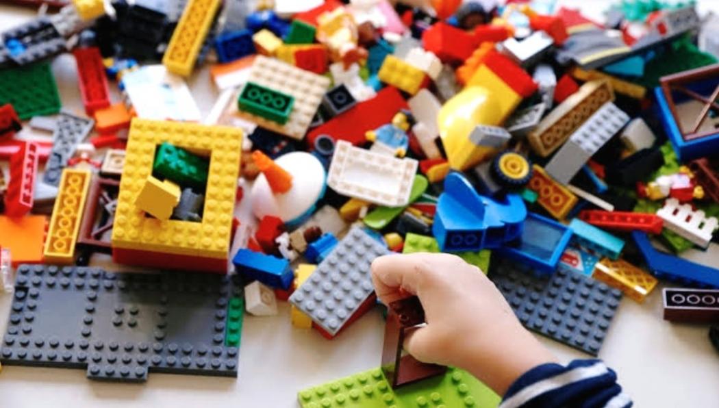 6 Ilmuwan Ini Lakukan Penelitian Konyol Telan Kepala Lego, Apakah Bisa Keluar?