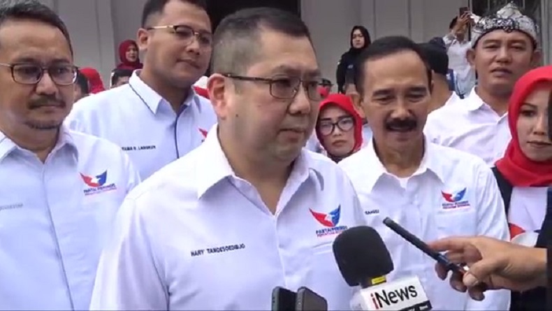 Bagikan Gerobak Perindo Gratis, Ini Harapan HT kepada Pelaku UMKM di Bandung