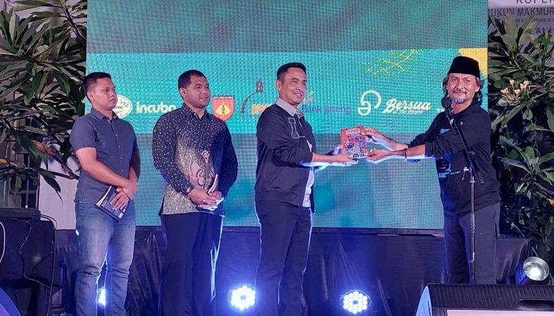 Ketika Kapolrestabes Semarang Baca Puisi Karya Penyair Beno Siang Pamungkas