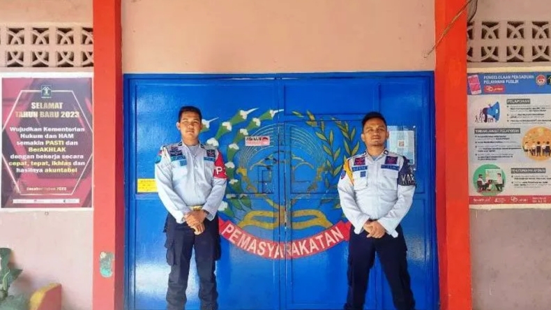 Petugas Lapas Talu Gagalkan Penyelundupan Ponsel ke Tahanan, Modusnya Dibungkus Selimut