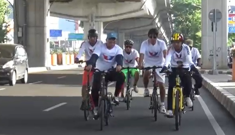 Perindo Sulsel Sosialisasi Partai Melalui Gowes dan Sebar Pamflet Jadwal Imsakiyah di Car Free Day