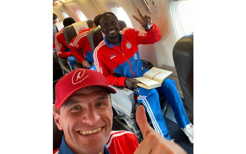 Sadio Mane Baca Al Quran di Perjalanan Laga Tandang, Bikin Netizen Salut