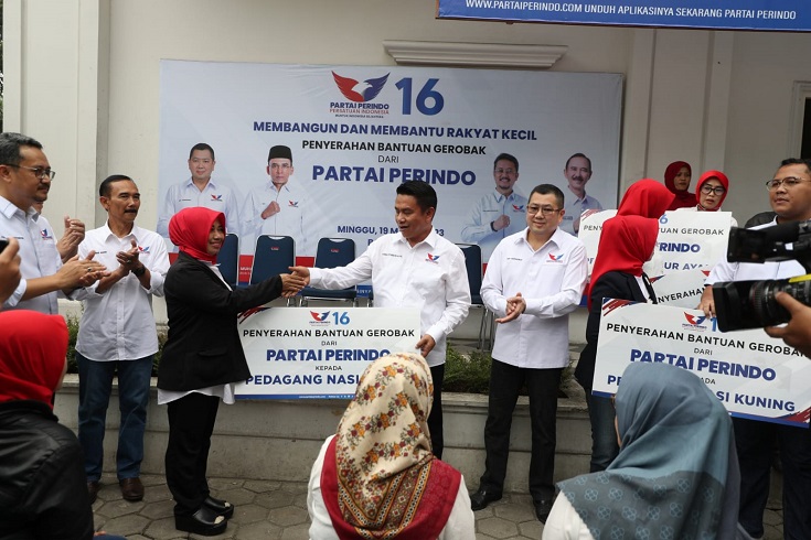 HT: Gerobak Perindo Program untuk Membangun Rakyat Kecil 