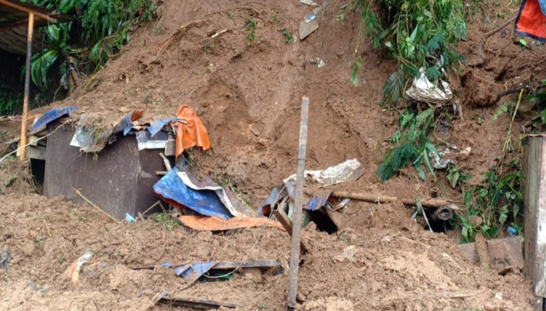 Lagi Neduh, 2 Kakak Adik Pedagang Cilor di Curug Cilember Bogor Tewas Tertimbun Longsor