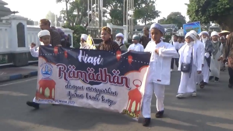 Sambut Ramadan, Ribuan Pelajar Ikut Pawai Akbar Keliling Kota Jombang