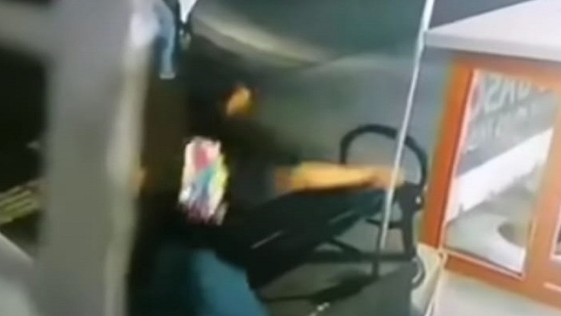 OTK Rusak Gerobak Bakso di Pasar Mambo Majalengka, Pelaku Terekam CCTV 