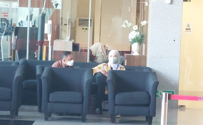 Ini Penampakan Kepala BPN Jaktim dan Istri Penuhi Panggilan KPK untuk Klarifikasi soal Harta