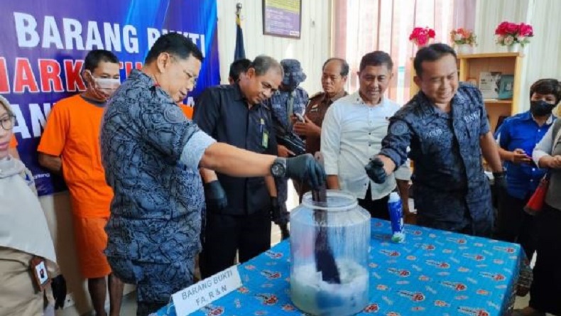 BNNP Kalteng Musnahkan Sabu 385 Gram, Hasil Penangkapan 6 Tersangka Narkoba