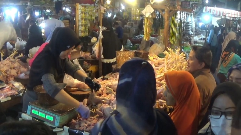 Harga Daging Ayam di Pasar Tradisional Purwakarta Rp40.000 per Kg