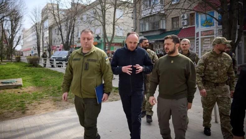 Presiden Zelensky Sambangi Wilayah Kherson, Janjikan Ini kepada Rakyat