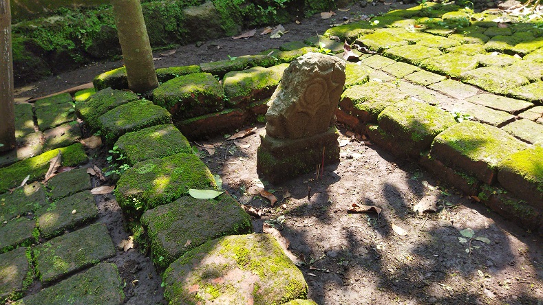 Misteri Nisan Berlambang Majapahit di Kompleks Permakaman Ki Ageng Gribig Malang