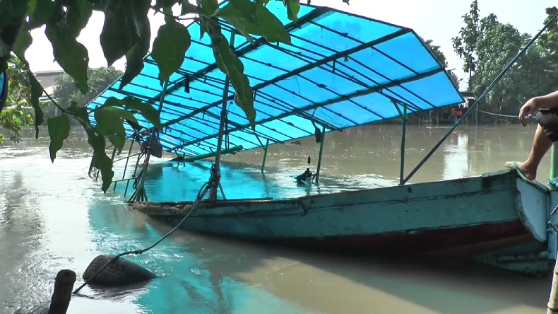 Perahu Tambang di Surabaya Terbalik Tewaskan 1 Orang, 8 Saksi Diperiksa