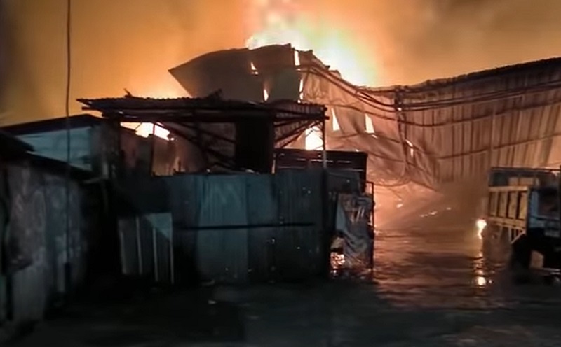 Kebakaran Landa Rumah di Duren Sawit Jakarta Timur, 13 Unit Damkar Dikerahkan