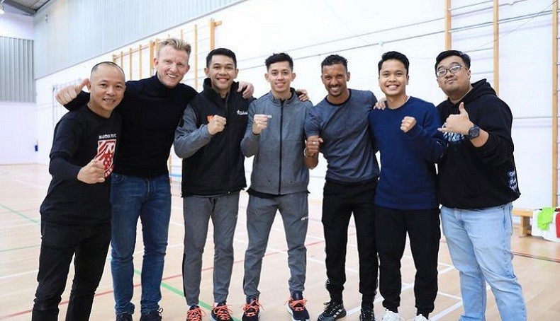 Momen Fajar/Rian dan Anthony Ginting Bermain Bulutangkis dengan Luis Nani dan Dirk Kuyt