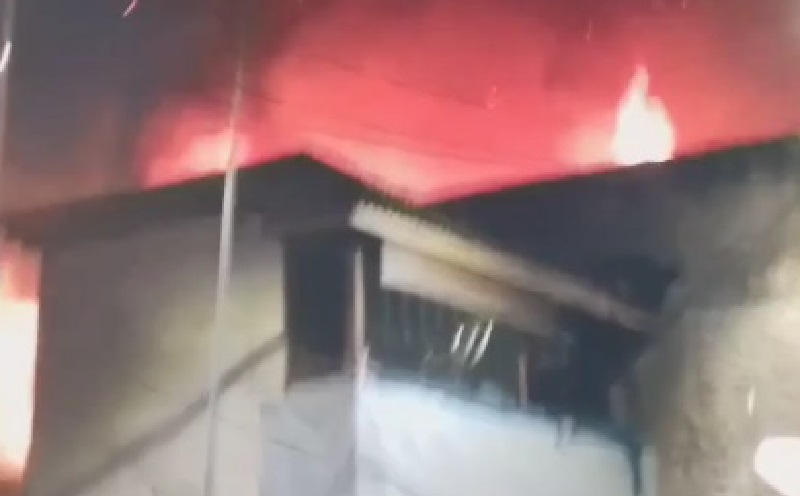 Kawasan Padat Penduduk Pasar Manggis Jaksel Terbakar, 16 Damkar Diterjunkan