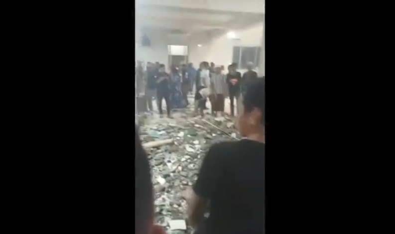 Kubah Masjid di Makassar Roboh Timpa Jemaah Tarawih, 12 Orang Terluka