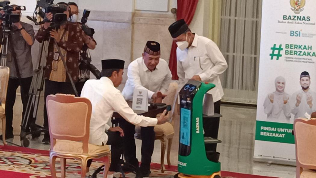 Presiden Jokowi dan Wapres Ma'ruf Amin Bayar Zakat Lewat Baznas Pakai Robot Canggih