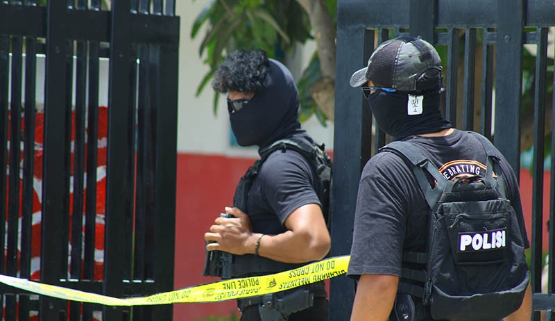 Densus 88 Geledah Kontrakan Terduga Teroris di Bogor, Samurai hingga Buku-Buku Disita