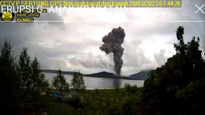 Gunung Anak Krakatau Erupsi, Lontarkan Abu Vulkanis Setinggi 2.000 Meter