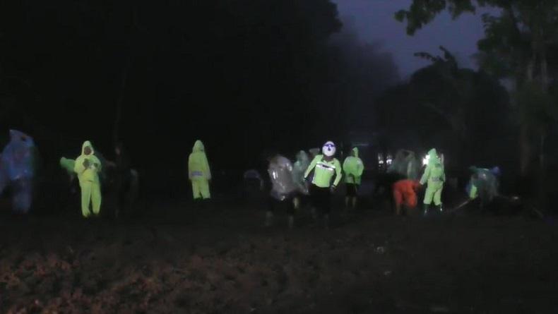 2 Alat Berat Dikerahkan untuk Bersihkan Longsor yang Tutup Jalan Semarang-Yogyakarta