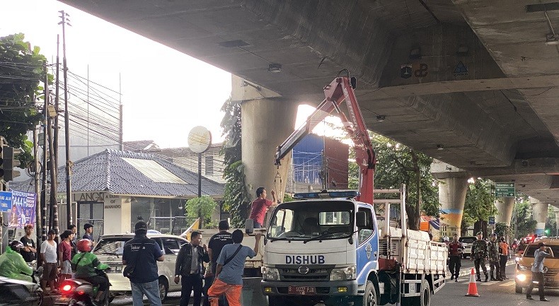 Jalan Antasari Macet usai Warga Protes Akses Putar Balik di Jalan Antasari Jaksel