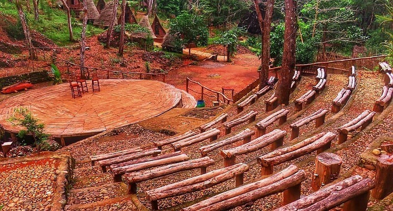 Seribu Batu Songgo Langit, Wisata Hutan Pinus di Yogyakarta, Unik Ada Rumah Hobbit 