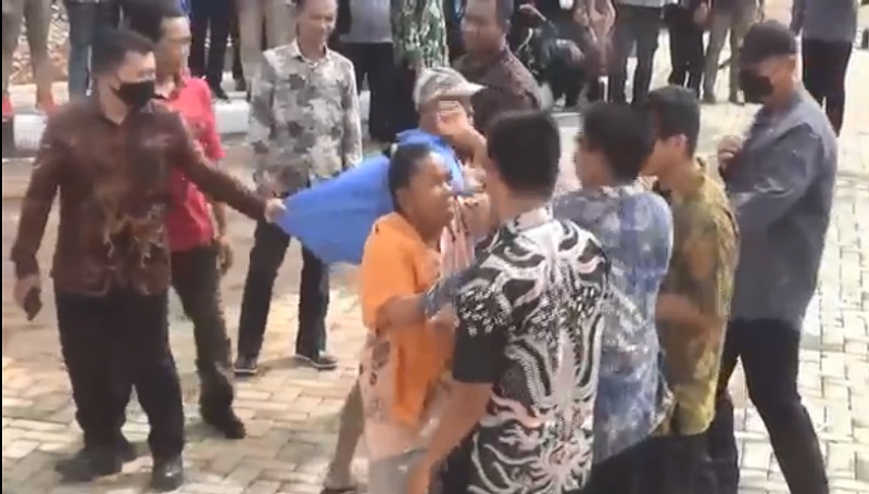 Demi Bertemu Jokowi, Ibu di Maros Nekat Gigit Tangan Paspampres