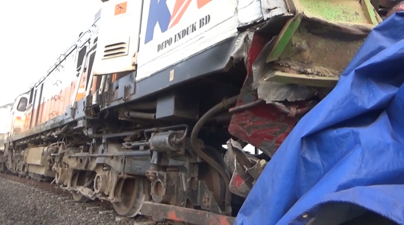 KA Turangga Anjlok usai Tabrak Truk Gandeng di Jombang, Penumpang Telantar 3 Jam