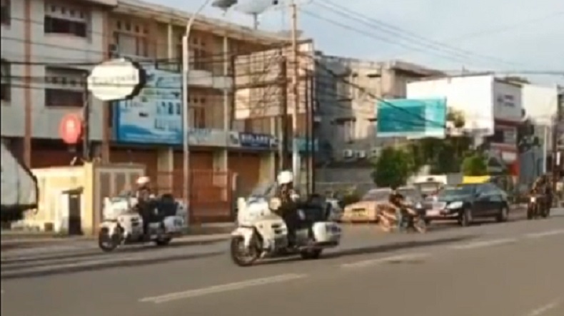 Viral Video Pemotor Terobos Iring-iringan Jokowi di Sulsel, Ini Penjelasan Istana