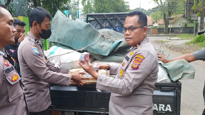 Lagi, Polisi Gagalkan Pengiriman Ratusan Ribu Petasan di Cirebon