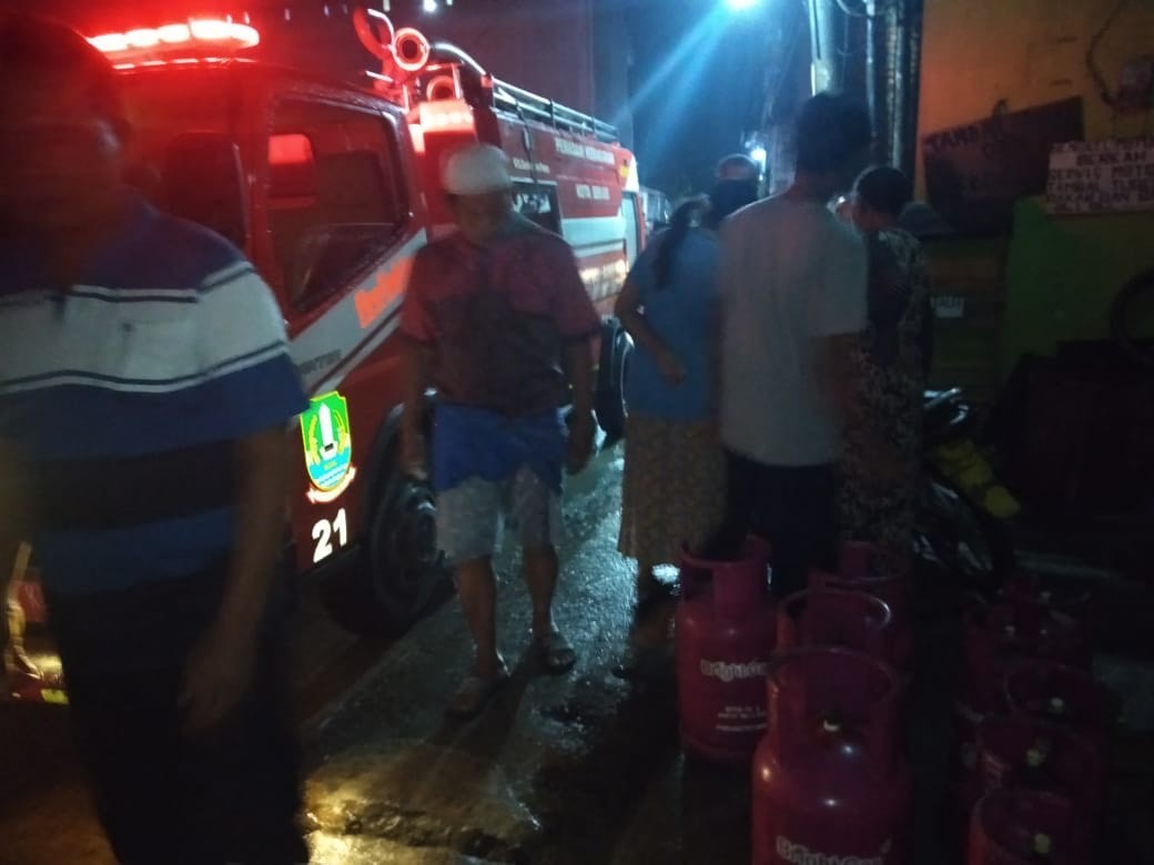 Kios Tabung Gas di Bekasi Kebakaran gegara Rokok, 3 Orang Luka Bakar