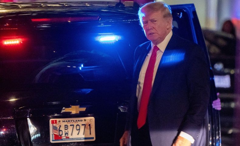 Trump Didakwa Suap, Politisi Republik termasuk Ketua DPR AS Pasang Badan Sebut Motif Politik