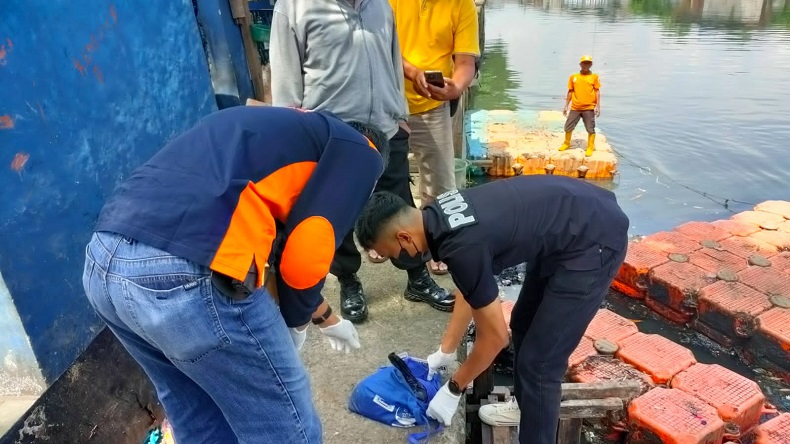 Grogol Petamburan Geger, Warga Temukan Mayat Bayi Perempuan Terbungkus Plastik di Kali Angke