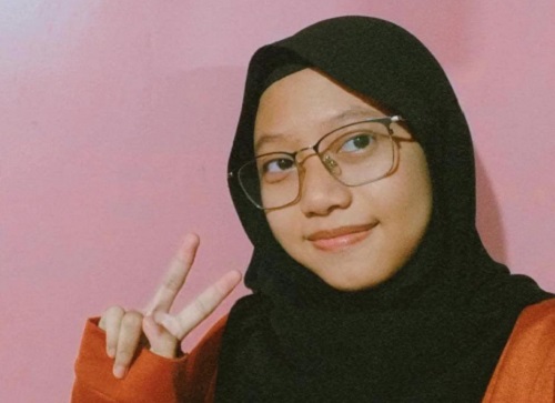 Kisah Inspiratif Miska Jadi Camaba Unair Termuda di Usia 15 Tahun, Tak Pernah Ikut Kursus!