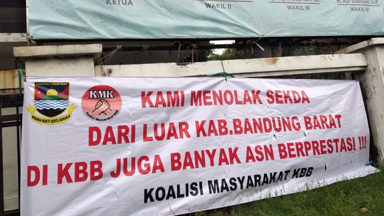 Beredar Spanduk Tolak Sekda dari Luar KBB, Ini Respons Bupati Hengki Kurniawan