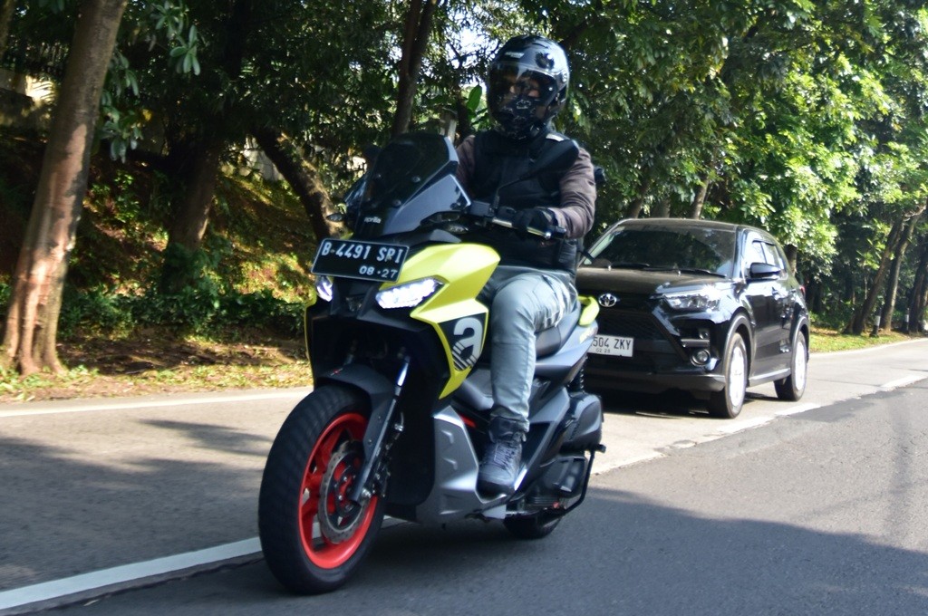 Saingi Honda ADV 160, Intip Performa Aprilia SR GT 200