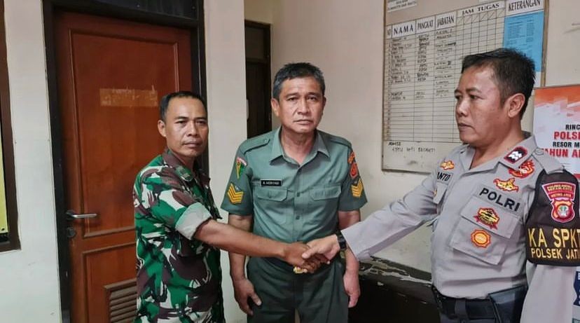 Sering Peras Warga, Tentara Gadungan di Bekasi Diamankan Babinsa